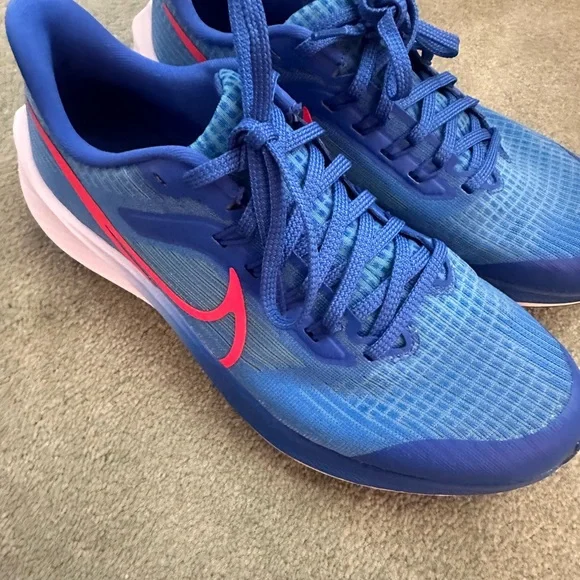Nike sneakers youth size 6